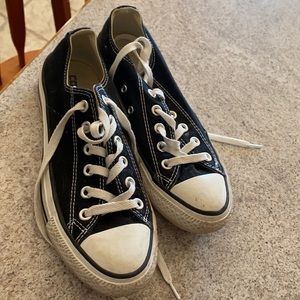 black Converse size 7!